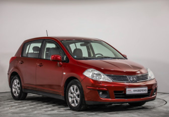 Подержанный автомобиль Nissan Tiida Hatchback 2008 года (3 фото)