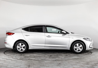 Подержанный автомобиль Hyundai Elantra Sedan 2016 года (4 фото)