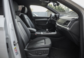 Подержанный автомобиль Audi Q5 2021 года (30 фото)