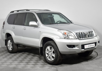 Подержанный автомобиль Toyota Land Cruiser Prado 2002 года (3 фото)