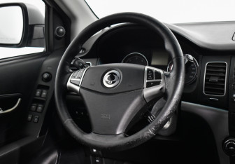 Подержанный автомобиль SsangYong Actyon 2011 года (17 фото)