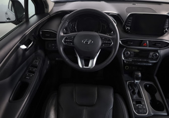 Подержанный автомобиль Hyundai Santa Fe 2018 года (10 фото)