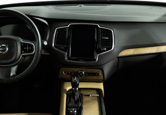 Подержанный автомобиль Volvo XC90 2017 года (14 фото)