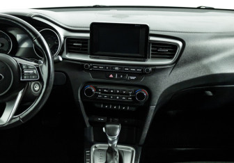 Подержанный автомобиль Kia Ceed Hatchback 2019 года (14 фото)
