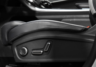 Подержанный автомобиль Geely Atlas 2023 года (10 фото)