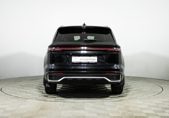 Подержанный автомобиль Geely Monjaro 2024 года (6 фото)