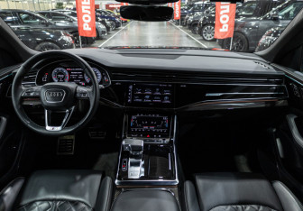 Подержанный автомобиль Audi Q8 2023 года (11 фото)