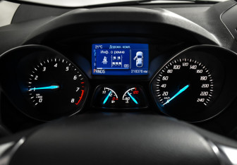 Подержанный автомобиль Ford Kuga 2013 года (17 фото)