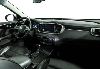 Подержанный автомобиль Kia Sorento 2018 года (9 фото)
