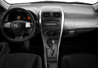 Подержанный автомобиль Toyota Corolla Sedan 2010 года (12 фото)