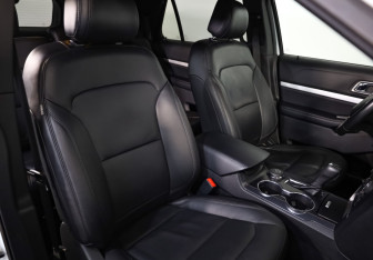 Подержанный автомобиль Ford Explorer 2017 года (23 фото)