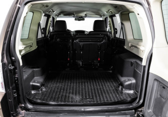 Подержанный автомобиль Mitsubishi Pajero 2017 года (33 фото)