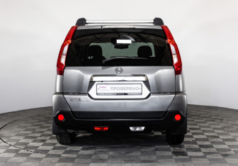 Подержанный автомобиль Nissan X-Trail 2011 года (6 фото)