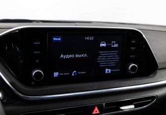 Подержанный автомобиль Hyundai Sonata 2020 года (16 фото)