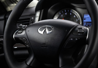 Подержанный автомобиль Infiniti M Sedan 2012 года (14 фото)