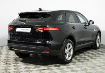 Подержанный автомобиль Jaguar F-Pace 2017 года (5 фото)