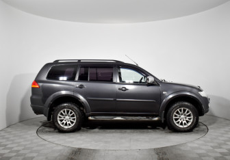 Подержанный автомобиль Mitsubishi Pajero Sport 2012 года (4 фото)