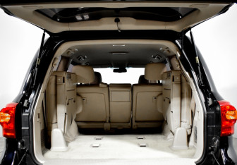 Подержанный автомобиль Toyota Land Cruiser Suv 2012 года (22 фото)