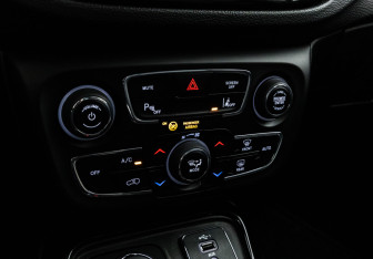 Подержанный автомобиль Jeep Compass 2018 года (16 фото)