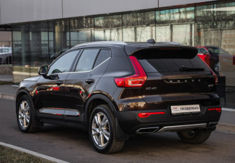 Подержанный автомобиль Volvo XC40 2019 года (8 фото)