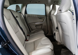 Подержанный автомобиль Volvo XC60 2011 года (22 фото)