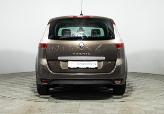 Подержанный автомобиль Renault Scenic 2011 года (6 фото)