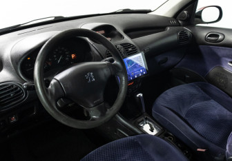 Подержанный автомобиль Peugeot 206 Hatchback 2004 года (11 фото)