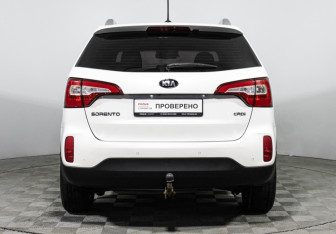 Подержанный автомобиль Kia Sorento 2015 года (6 фото)