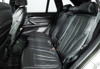 Подержанный автомобиль BMW X5 2015 года (10 фото)