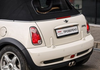 Подержанный автомобиль MINI Cabrio 2006 года (11 фото)