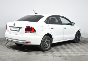 Подержанный автомобиль Volkswagen Polo Sedan 2017 года (5 фото)