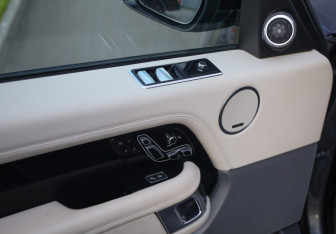 Подержанный автомобиль Land Rover Range Rover 2018 года (27 фото)
