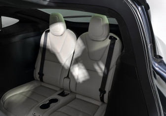 Подержанный автомобиль Tesla Model X 2023 года (18 фото)