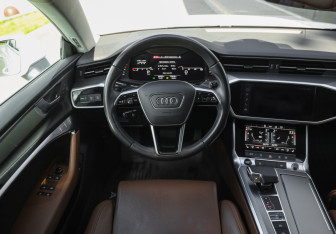 Подержанный автомобиль Audi A7 2021 года (16 фото)