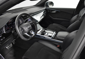 Подержанный автомобиль Audi Q8 2019 года (9 фото)