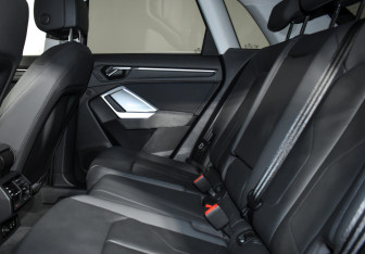 Подержанный автомобиль Audi Q3 2020 года (13 фото)