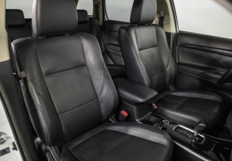 Подержанный автомобиль Mitsubishi Outlander 2017 года (24 фото)