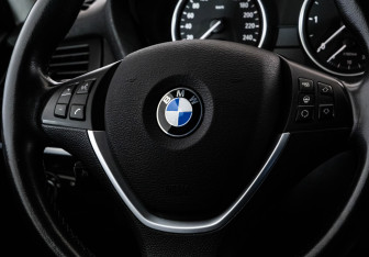 Подержанный автомобиль BMW X5 2013 года (12 фото)