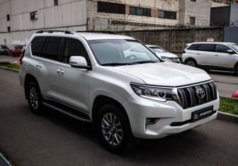 Подержанный автомобиль Toyota Land Cruiser Prado 2019 года (3 фото)