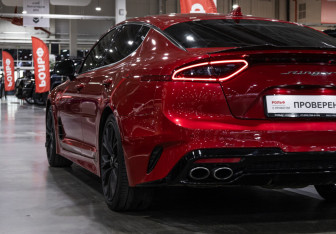 Подержанный автомобиль Kia Stinger 2018 года (10 фото)