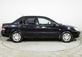 Подержанный автомобиль Mitsubishi Lancer Sedan 2009 года (4 фото)