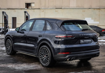 Подержанный автомобиль Porsche Cayenne 2018 года (7 фото)