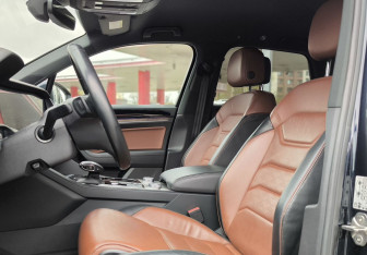 Подержанный автомобиль Volkswagen Touareg 2019 года (15 фото)