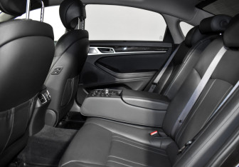 Подержанный автомобиль Genesis G80 2019 года (13 фото)