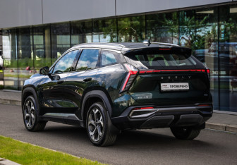 Подержанный автомобиль Geely Atlas 2024 года (9 фото)