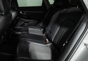 Подержанный автомобиль Hyundai Sonata 2019 года (10 фото)