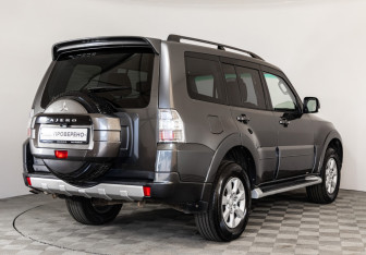 Подержанный автомобиль Mitsubishi Pajero 2012 года (5 фото)