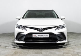 Подержанный автомобиль Toyota Camry Sedan 2022 года (2 фото)