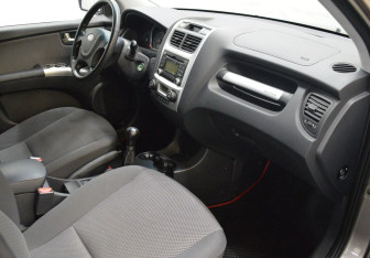 Подержанный автомобиль Kia Sportage 2009 года (12 фото)