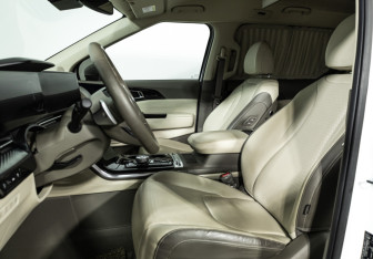 Подержанный автомобиль Kia Carnival 2021 года (30 фото)